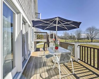Multi-Level Marion House: Loft, Deck + Ocean Views - Marion - Balcón