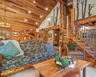 7 Min To Glacier, Fire Pit, Great Memories - Coram - Living room