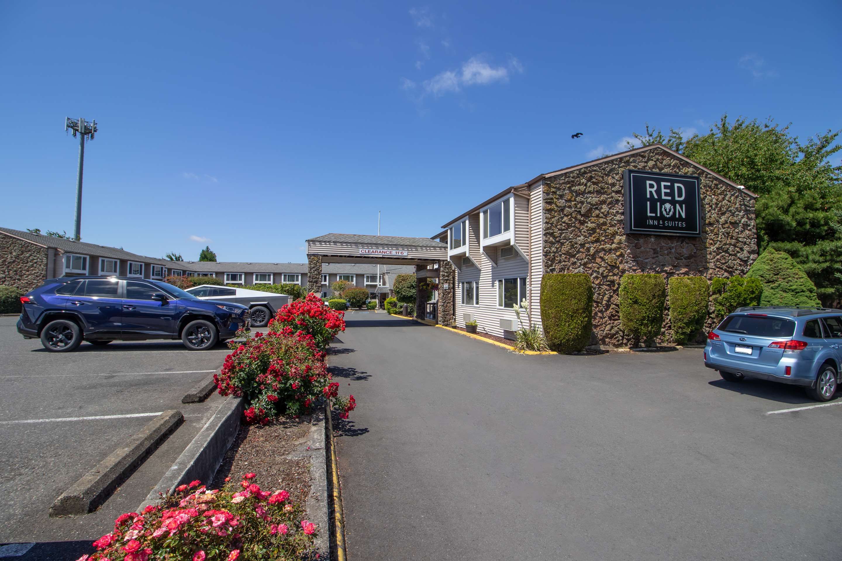 Red Lion Inn & Suites Vancouver - Vancouver - Building