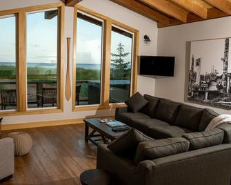 Haida House at Tllaal - Tlell - Living room