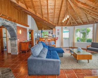 GuestReady - Vivenda Mar e Monte - Ponta Delgada - Sufragerie