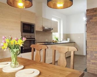 Amazing Home in Biadoliny Szlachecki With 1 Bedrooms - Brzesko - Jadalnia