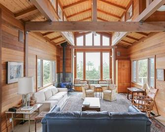 Treehouse | Family Retreat, Picturesque Landscape - Inverness - Living room