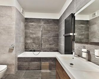 Wellness Hotel Republika 24 Apartments - Pilsen - Bathroom
