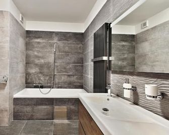 Wellness Hotel Republika 24 Apartments - Pilsen - Bad