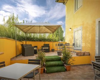 B&B Alma - Lucca - Innenhof