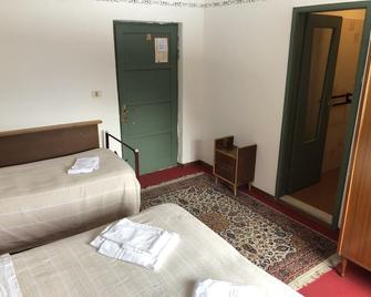 Hotel Alla Prisa - Carisolo - Schlafzimmer