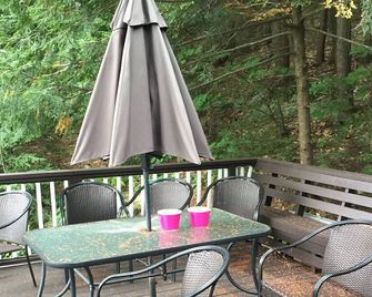 Lakeside Chalet: Near White Mountains Attractions - Madison - Balcon