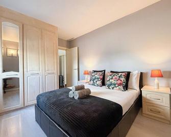 1 Bedroom flat with FREE Parking & Patio in Canary Wharf near London Museum - London - Schlafzimmer