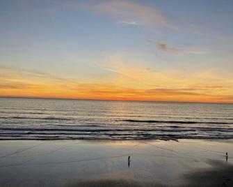 Your home away from home. - San Diego - Beach