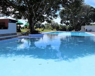 Lohas Airport Hotel - Cagayán de Oro - Piscina