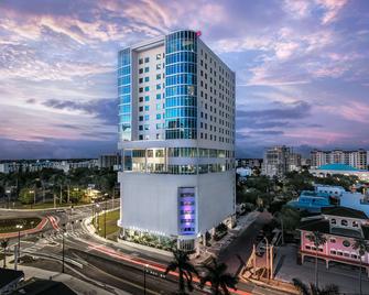 Embassy Suites by Hilton Sarasota - Sarasota - Building