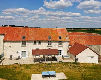 Chambre d'hôtes Le Domaine des Hirondelles - Provins - Gebäude