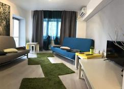 Green Apartment - Bucureşti - Sufragerie