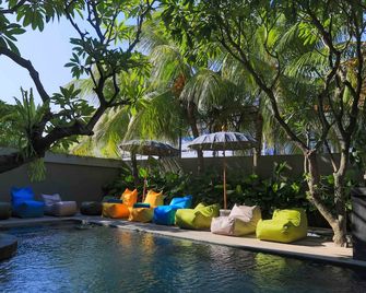 Interconnection Hostel - Kuta - Uima-allas