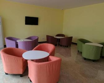 7 Days Inn Wuzhishan Yanhe South Road Branch - Wuzhishan - Lounge