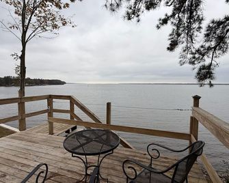 Charming 3-bedroom house in Vance with WiFi and beautiful lake view - Vance - Balcony