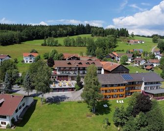 Berggasthof Hotel Fritz - Drachselsried - Building