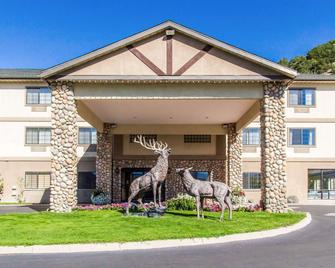 Quality Inn & Suites Vail Valley - Eagle - Gebäude