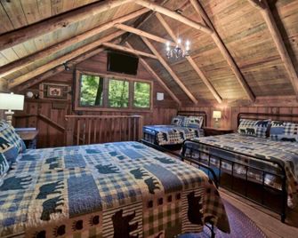 Bean Creek Cabins - Caddo Gap - Bedroom