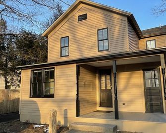 Private home with stunning sunrise and sunset views. - Litchfield - Building
