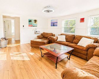 Hudson Valley Escape - Walk to Downtown & Hiking - Port Jervis - Sala de estar