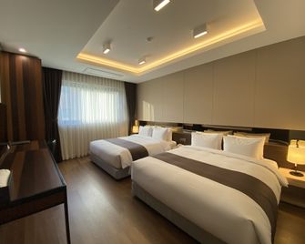 New Donghae Hotel - Donghae