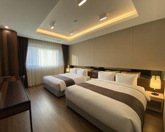 New Donghae Hotel - Donghae