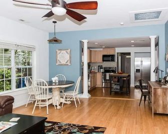 The City Cottage, pet friendly, walk to shops, food & NCSU - Raleigh - Comedor