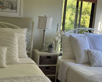 Fireplace, Outdoor Bar and Grill, New pillowtop matresses with down bedding! - Champion - Bedroom