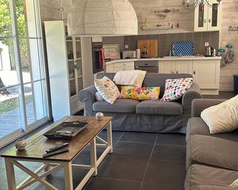 The sweetness of a summer, beautiful villa in a quiet woods near the forest - Messanges - Sala de estar