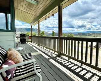 Spacious Mountain Retreat with Deck Views - Kremmling - Balcón