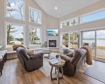Island Home On Knife Lake, Mora, Mn - Mora - Sala de estar