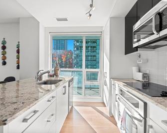 Modern Apartments 2br 2ba Lillian St With Balcony - Toronto - Kitchen
