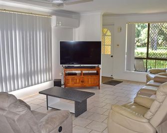 Parkside 1 South West Rocks - Bring your own linen. - South West Rocks - Wohnzimmer