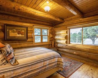 Private Mountain Getaway - Walsenburg - Bedroom