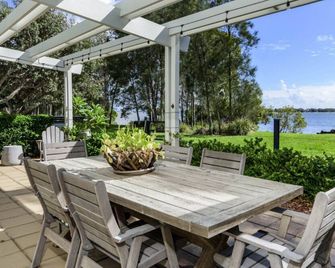 Serenity on Spinnaker - Sandstone Point - Patio