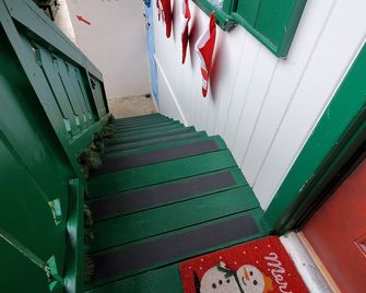 Alpine B&b- A Charming B&b In Downtown Helen, Ga! - Helen - Stairs