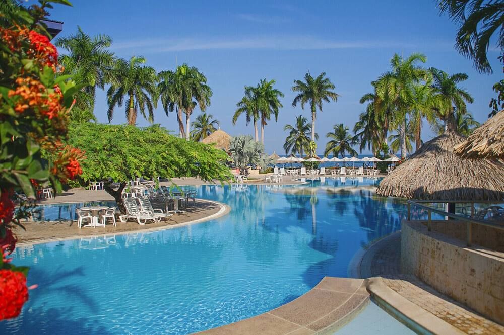 Beachfront, Fully equipped apartment Zuana Beach Resort (90 m2) Santa Marta - סנטה מרטה - בריכה