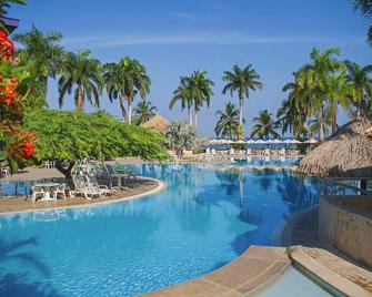 Beachfront, Fully equipped apartment Zuana Beach Resort (90 m2) Santa Marta - Santa Marta - Πισίνα