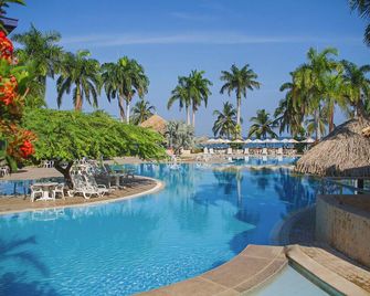 Beachfront, Fully equipped apartment Zuana Beach Resort (90 m2) Santa Marta - סנטה מרטה - בריכה