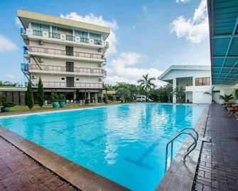 Marzon Hotel Kalibo - Pueblo de Calivo - Piscina