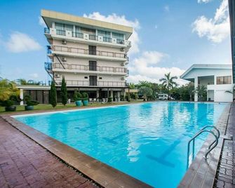 Marzon Hotel Kalibo - Kalibo - Piscine