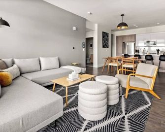 New! Sprawling Floor Plan - Central Lohi - Peloton - دنفر (كولورادو) - غرفة معيشة