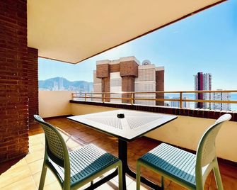 Trebol One Apartments By Mc - Benidorm - Balkon