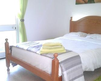 3 bedroom 2 bathroom house ten minutes walk from the beach - Vila Real de Santo António - Schlafzimmer