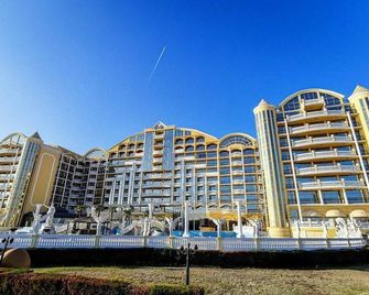 Imperial Palace Hotel - נסבאר - בניין