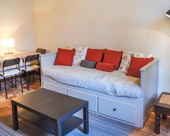 Gorgeous Home In Fontevraud L'abbaye - Fontevraud-l'Abbaye - Wohnzimmer