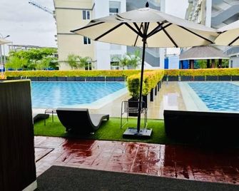 Condo unit near SM City Sta Rosa - Santa Rosa - Pool