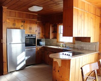 Sweeping Ocean Views, Hear The Surf, 1 Minute Walk To Madaket Beach - Nantucket - Kitchen